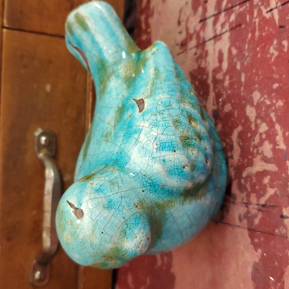 Ceramic Bird Figurine in turquoise color. DW545